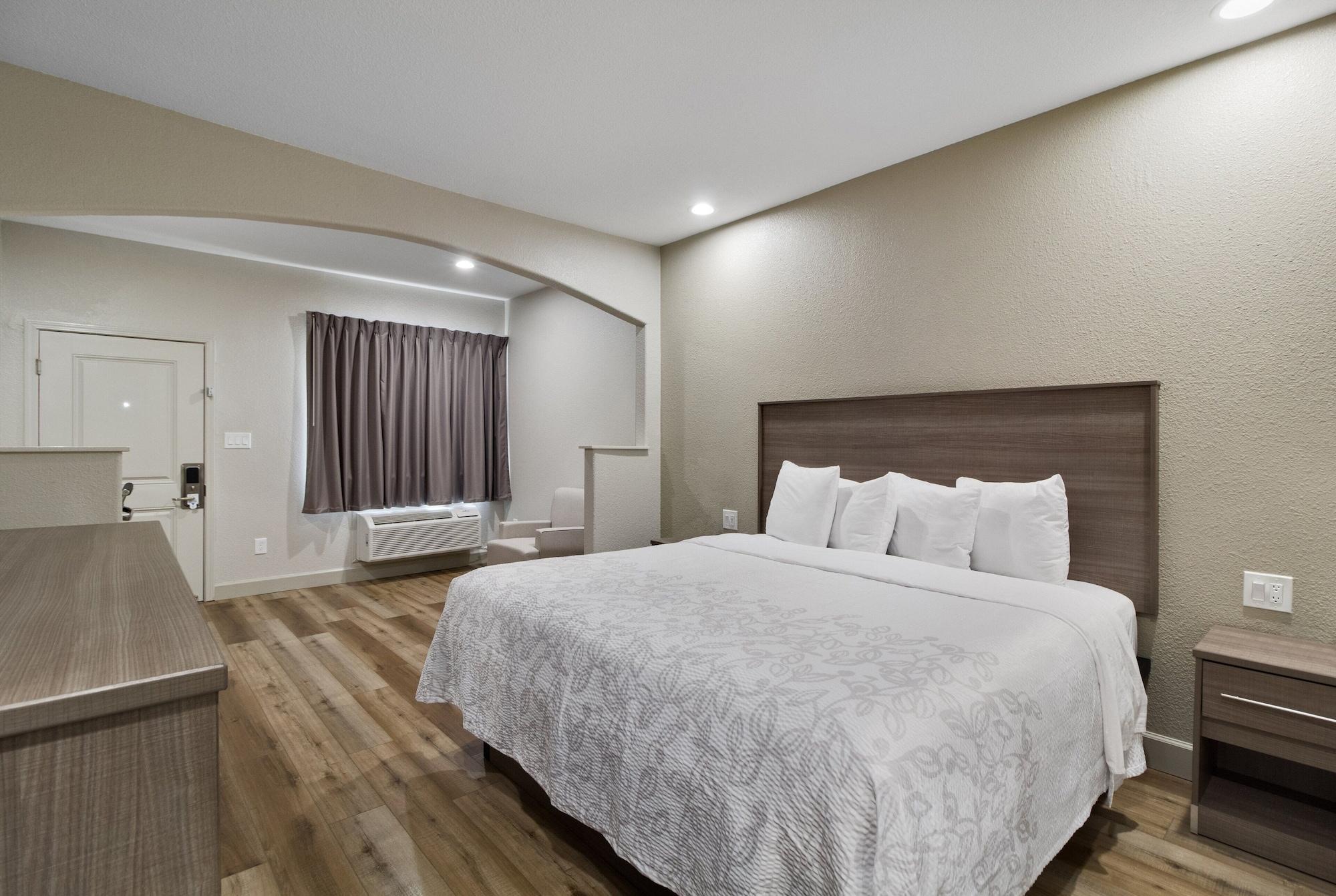 Red Roof Inn Plus + Galveston - Beachfront Buitenkant foto