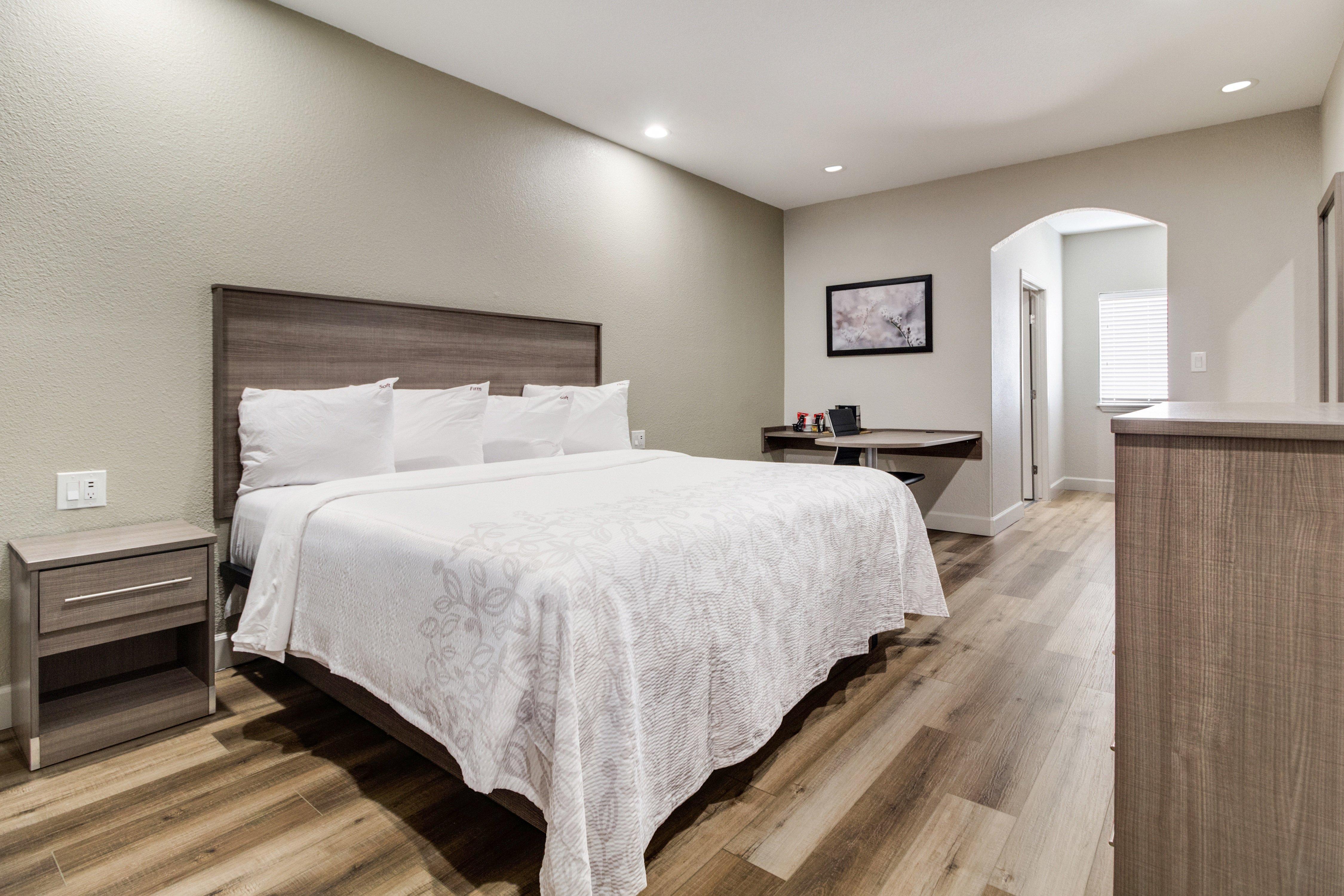 Red Roof Inn Plus + Galveston - Beachfront Buitenkant foto