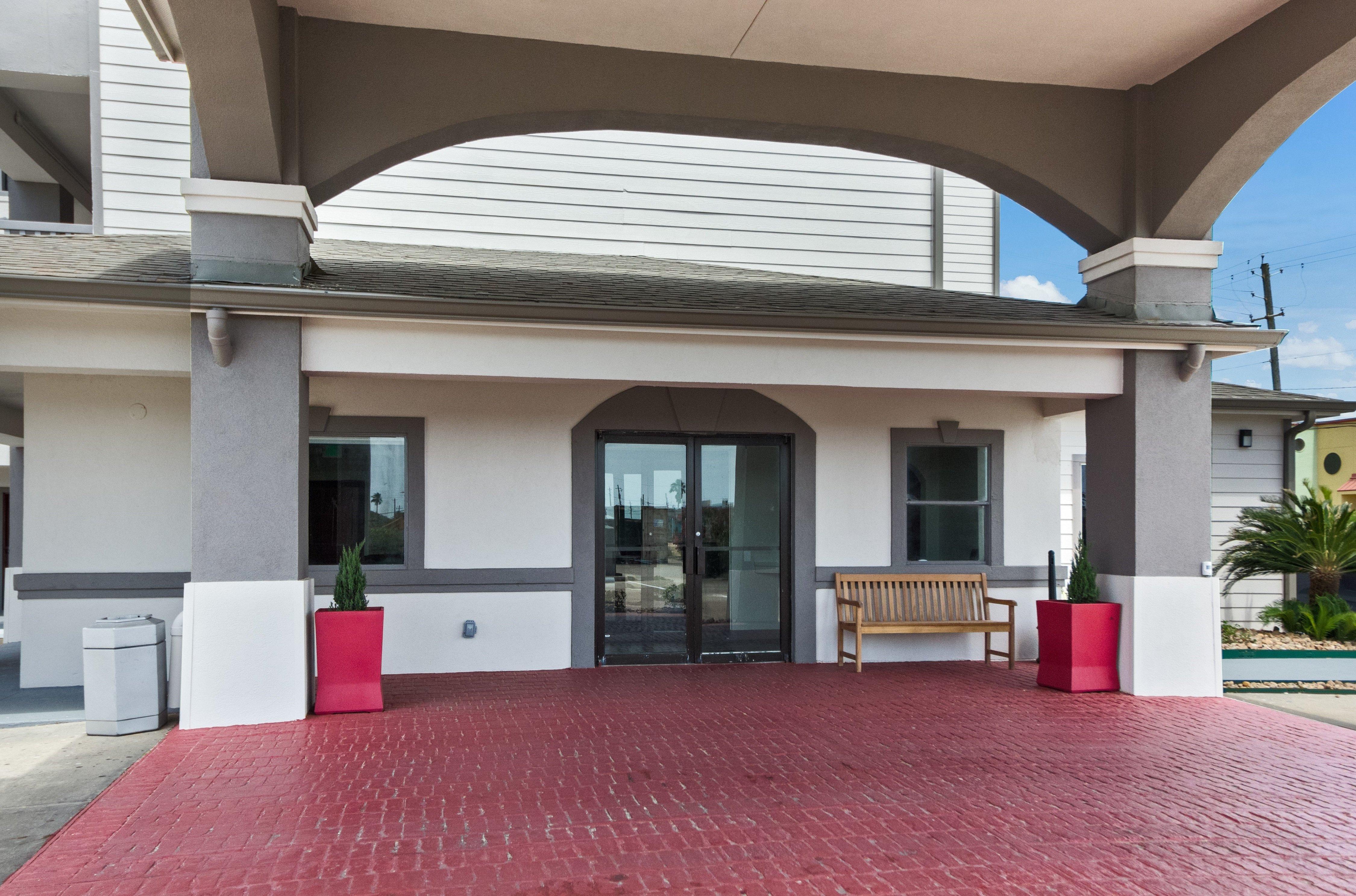 Red Roof Inn Plus + Galveston - Beachfront Buitenkant foto