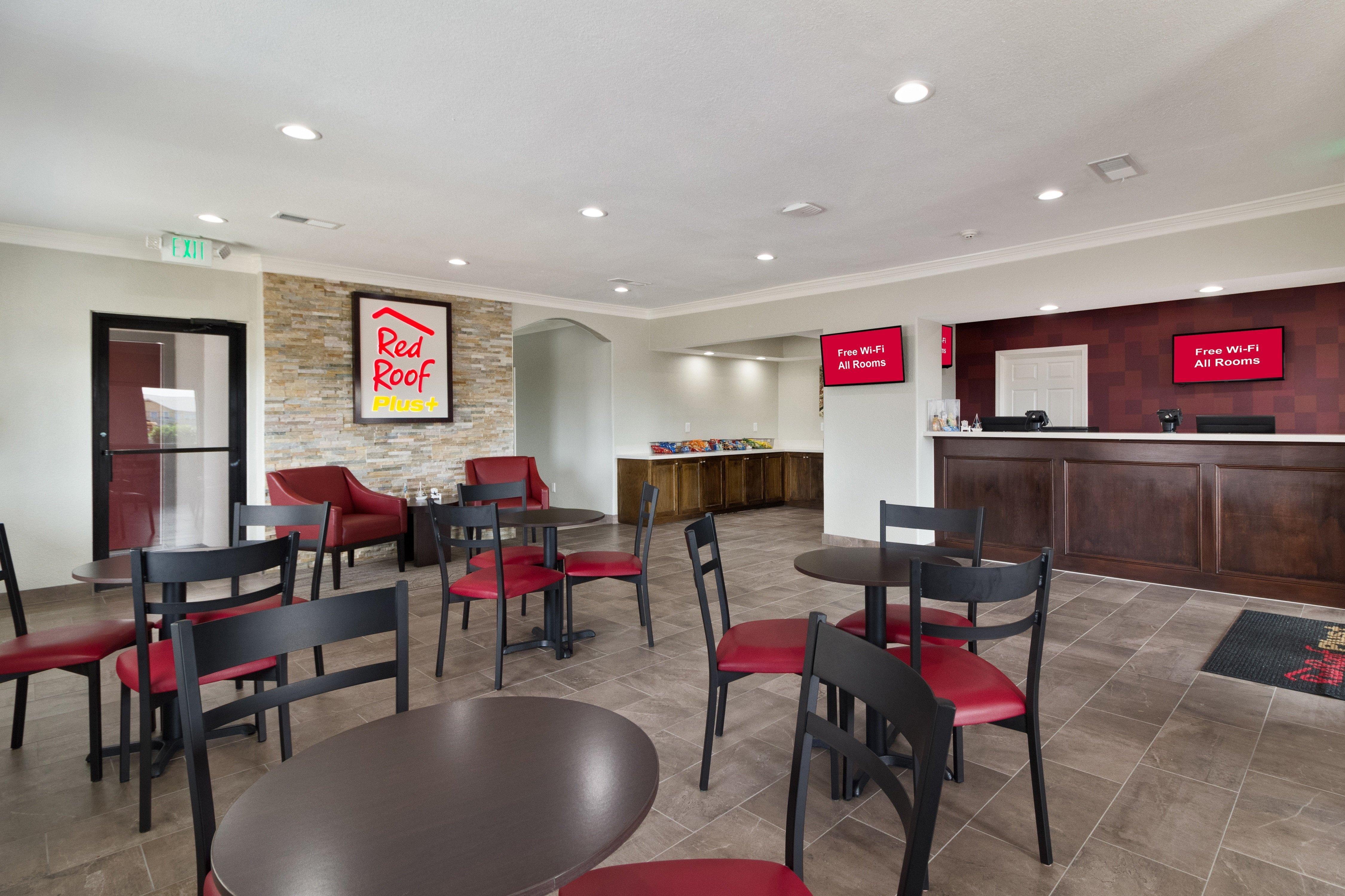 Red Roof Inn Plus + Galveston - Beachfront Buitenkant foto