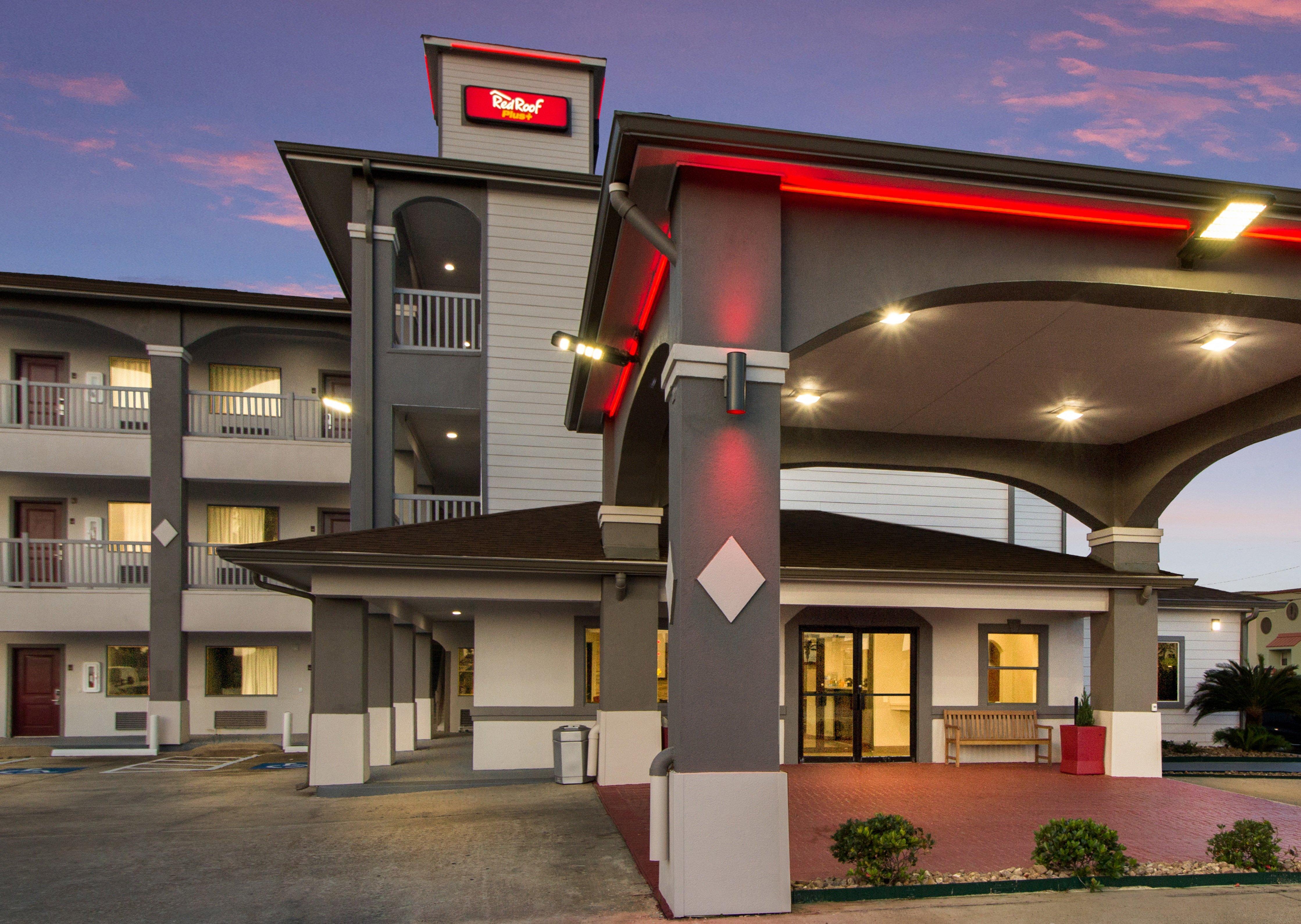 Red Roof Inn Plus + Galveston - Beachfront Buitenkant foto