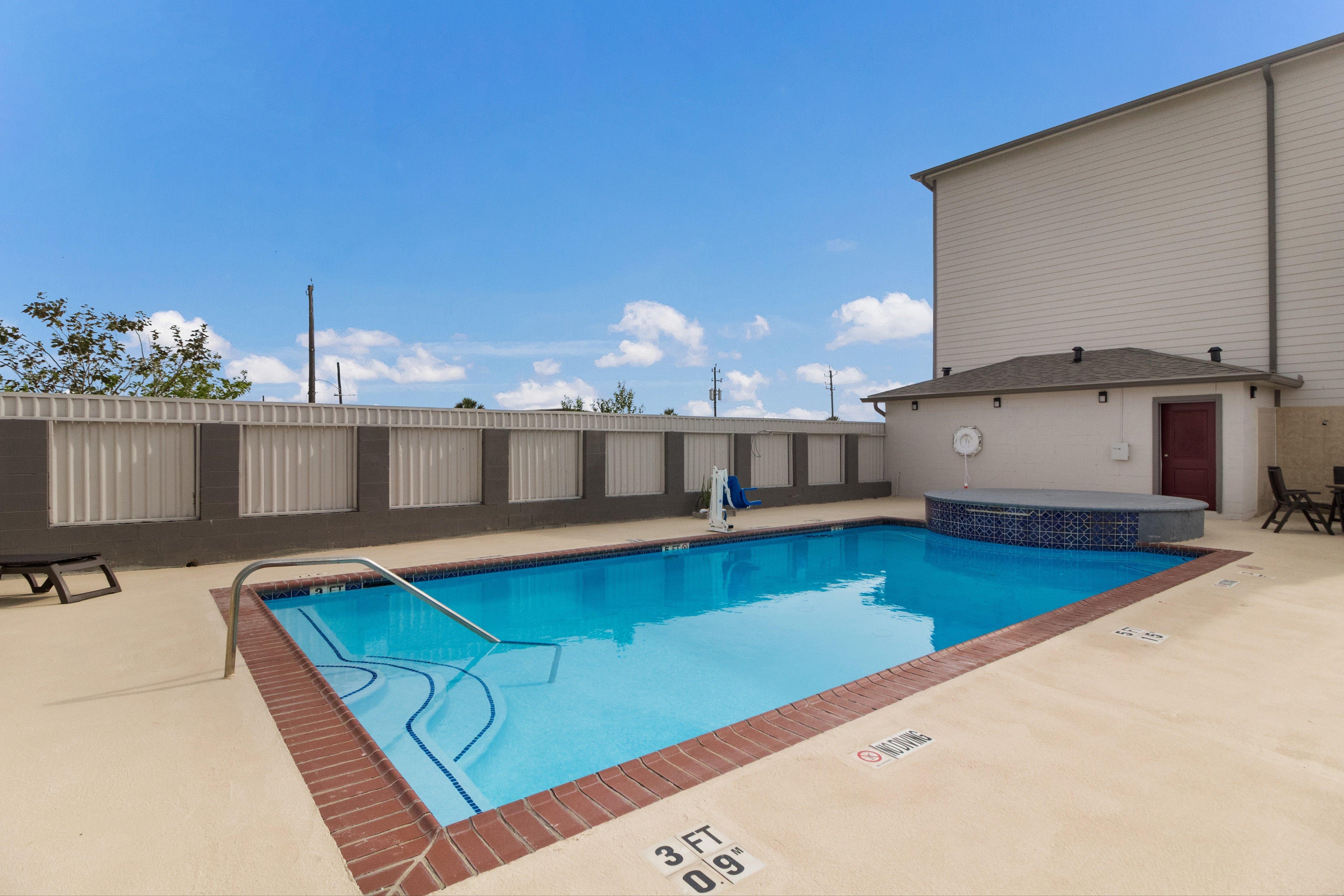 Red Roof Inn Plus + Galveston - Beachfront Buitenkant foto