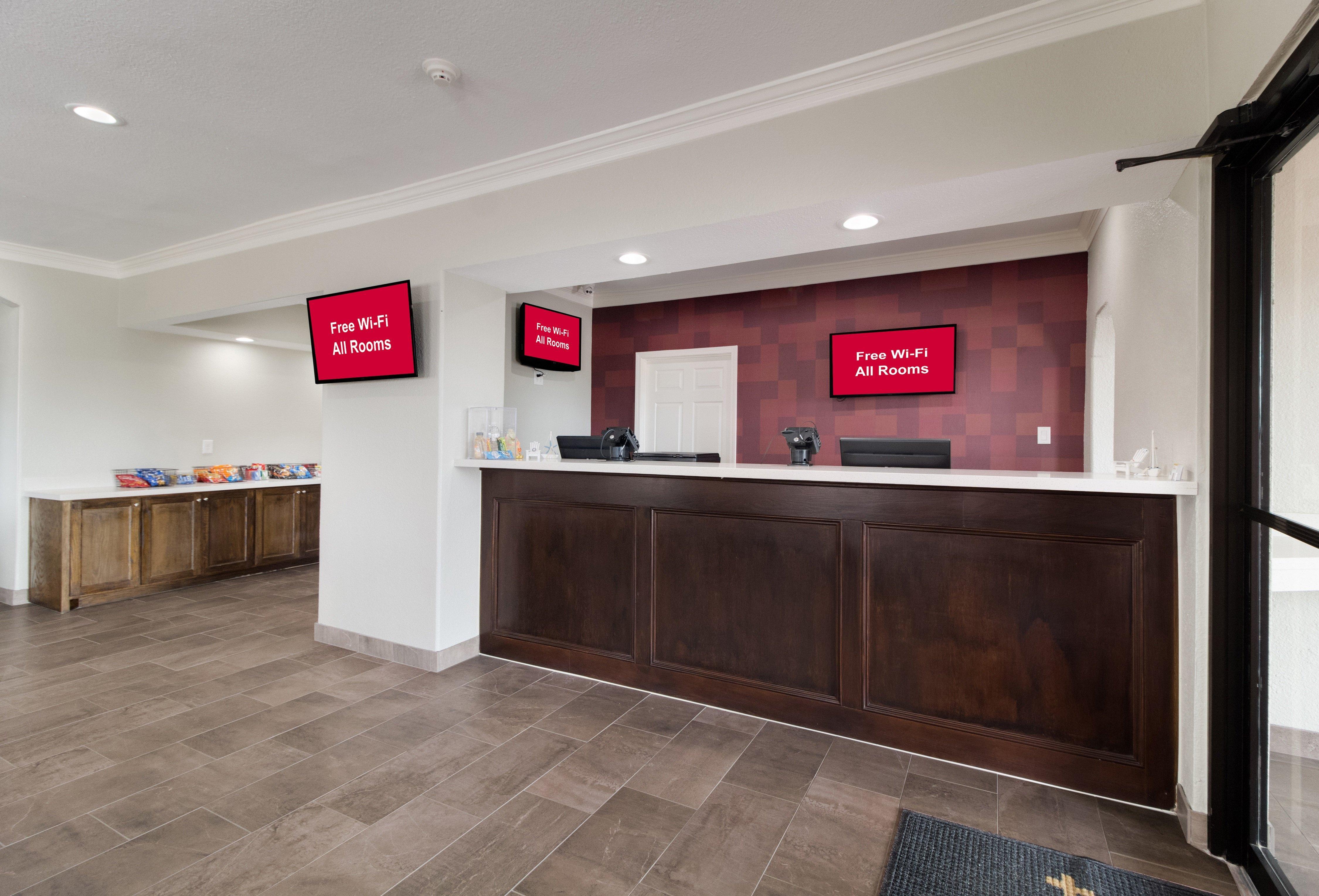 Red Roof Inn Plus + Galveston - Beachfront Buitenkant foto