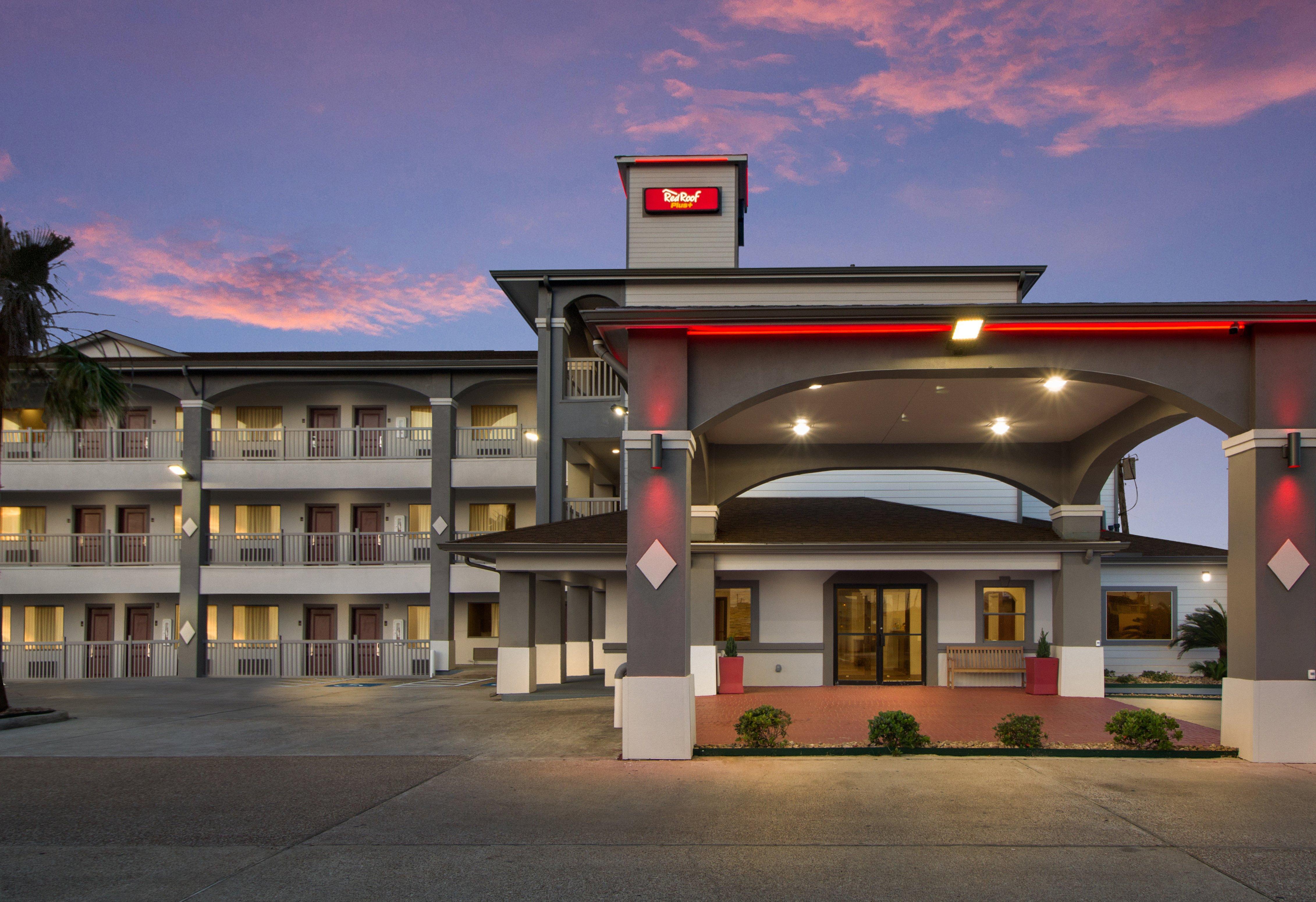 Red Roof Inn Plus + Galveston - Beachfront Buitenkant foto