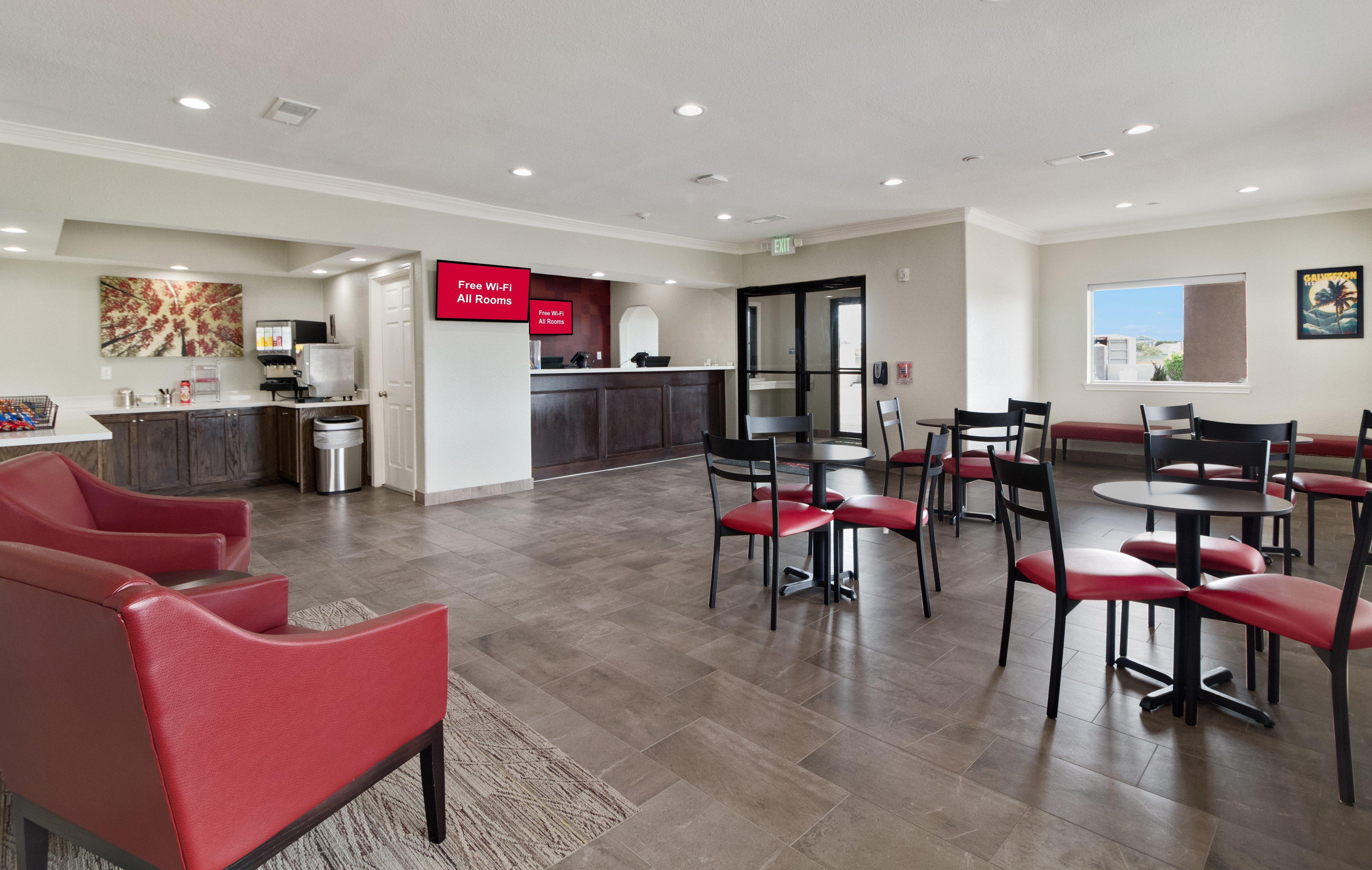 Red Roof Inn Plus + Galveston - Beachfront Buitenkant foto